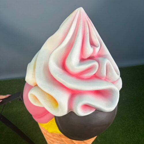 cornet de glace factice géant