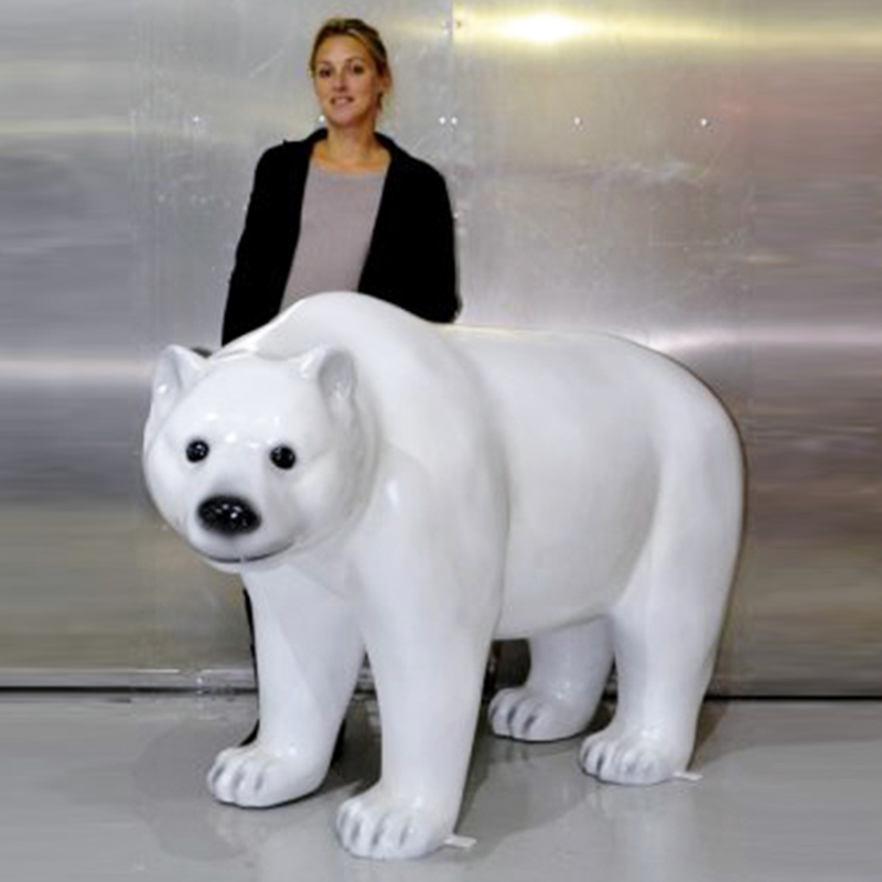 Exceptionnel ours blanc en résine qui trônera magnifiquement dans vos  décors enneigés