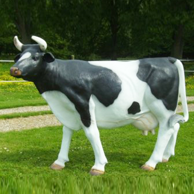 Vache-grandeur-nature-noir-et-blanc animaux en résine décoration rond point nlcdeco