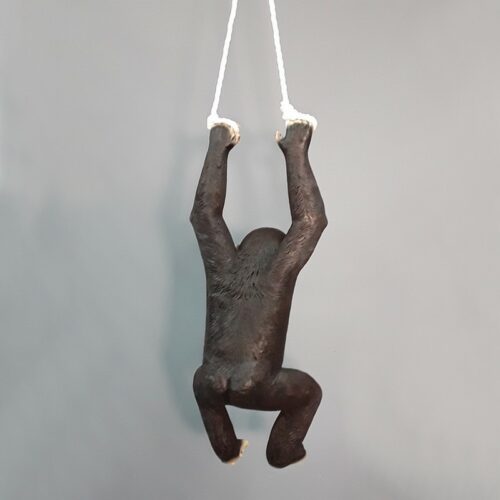 statue singe suspendu avec corde nlcdeco