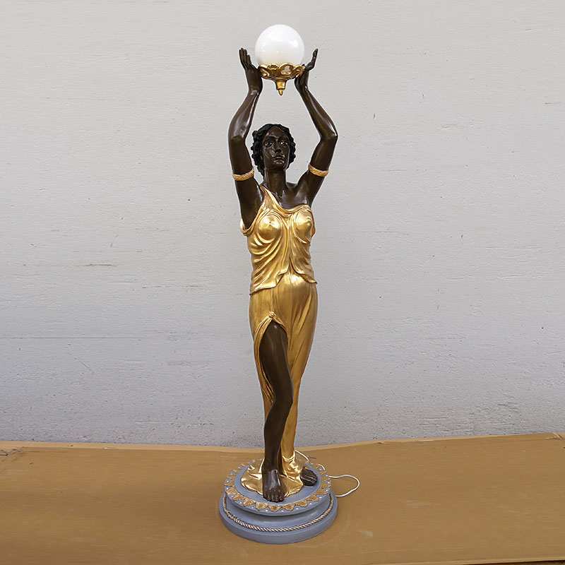 statue femme lampe couleur socle nlcdeco