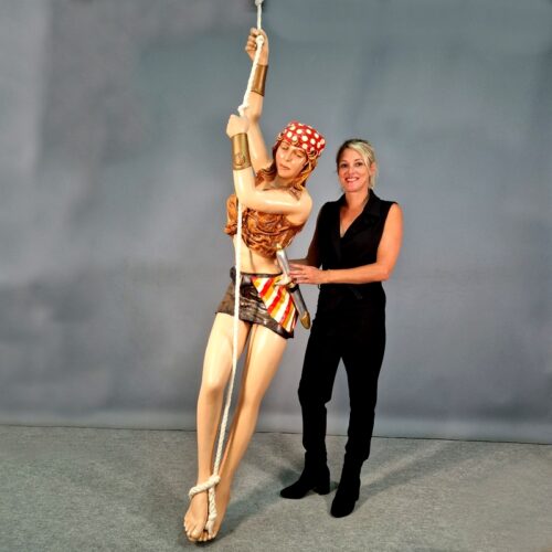 statue femme pirate xxl en résine
