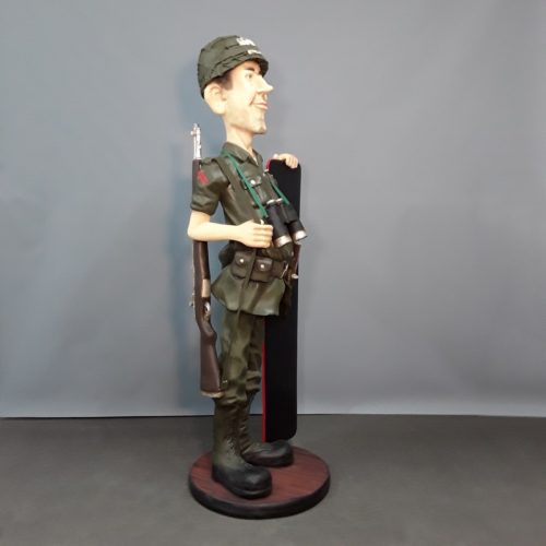 Statue caricature d'un soldat porte menu nlcdeco