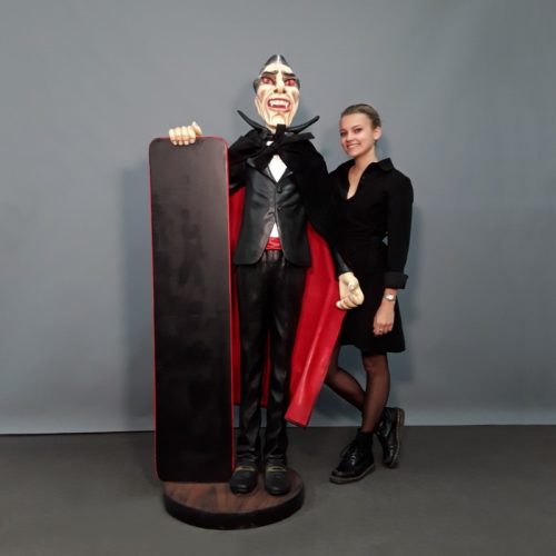 Statue humoristique d'un serveur Dracula nlcdeco