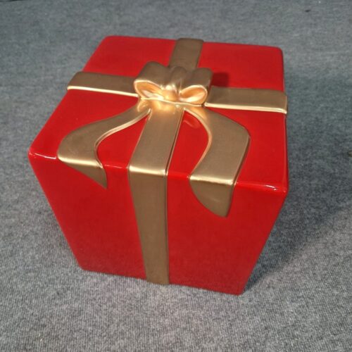 cadeau factice de couleur rouge et or en résine
