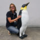 Pingouin femelle R019 nlcdeco manchot animaux en resine deco noel resine plastique