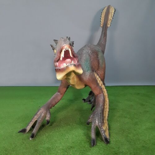 Vélociraptor ailé de taille réelle nlcdeco