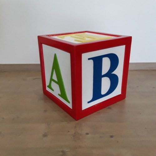 cube-abécédaire-nlcdeco-décors-en-résine-objets-jouets-jeux-éducatif-support-visuel-lettres-alphabet-enfant-école-amusement-ludique-vue-densemble