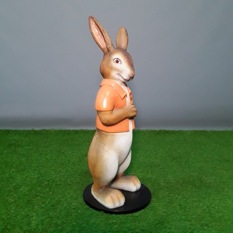 Resin statuette of a dressed rabbit nlcdeco