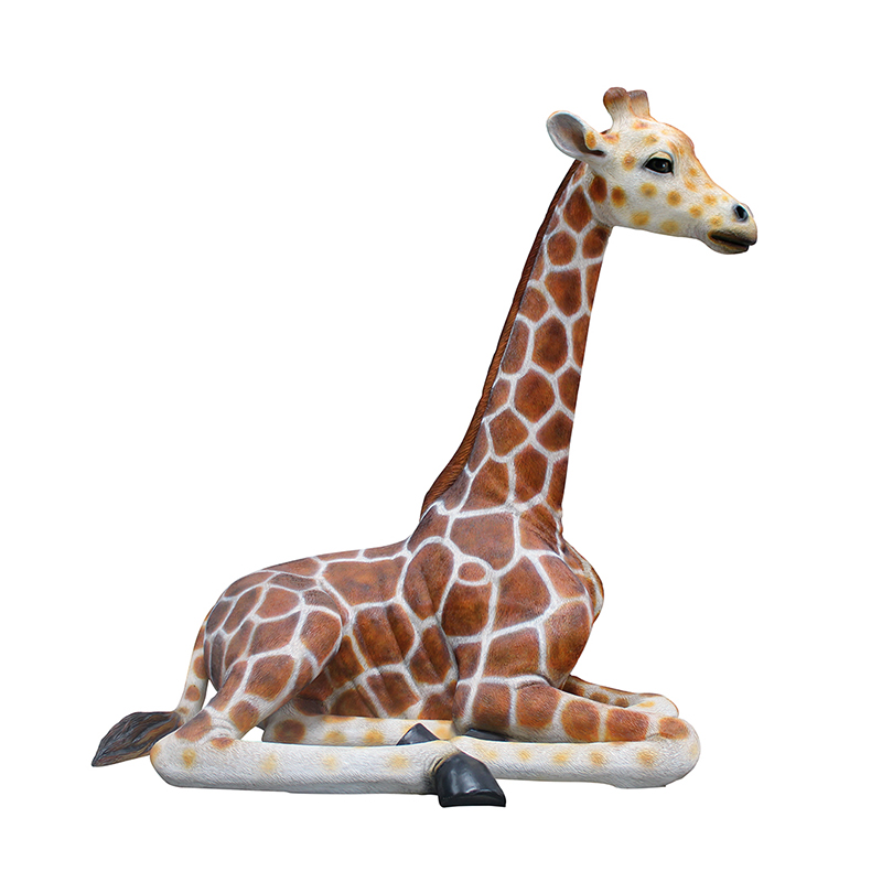 jeune-girafe-allongée-animaux-en-résine-nlcdec.jpg