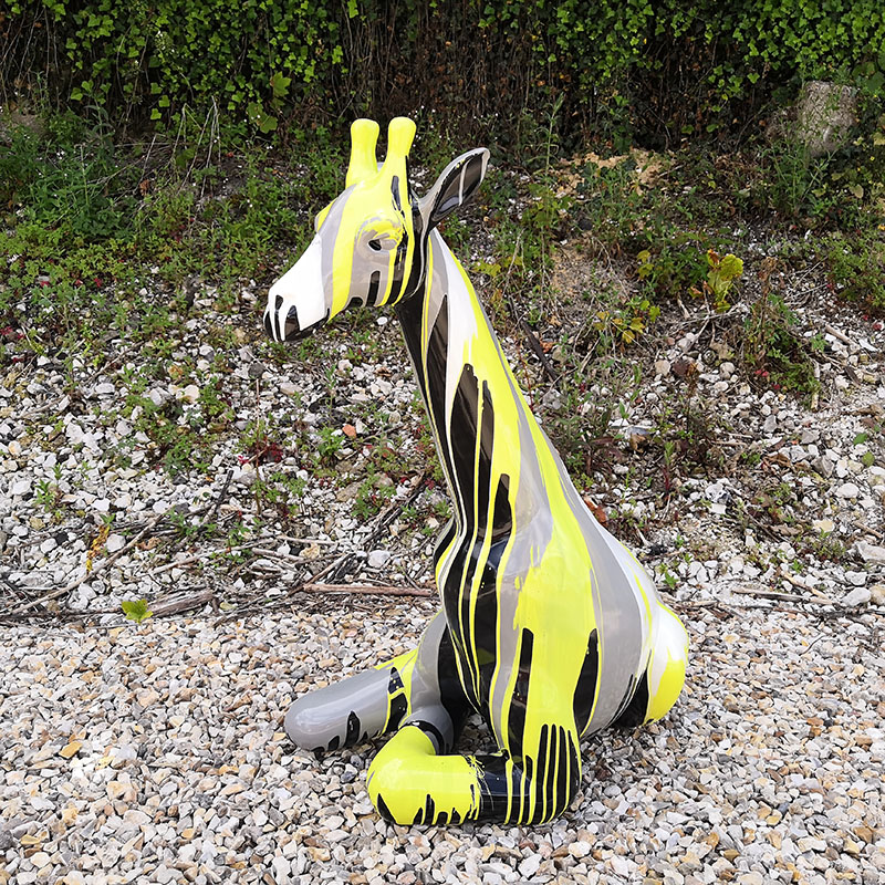 girafe assise trash jaune couleur nlcdeco.fr decoration animaux en resine