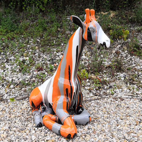 girafe assise trash orange couleur nlcdeco.fr decoration animaux en resine