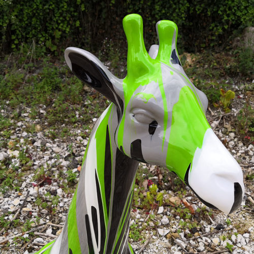 girafe assise trash verte couleur nlcdeco.fr decoration animaux en resine