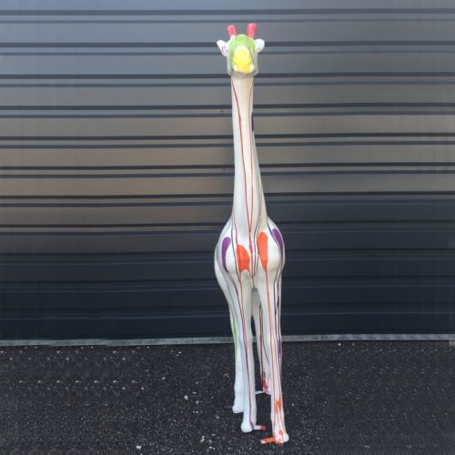 Girafe-colorée-en-résine-nlcdeco.jpg