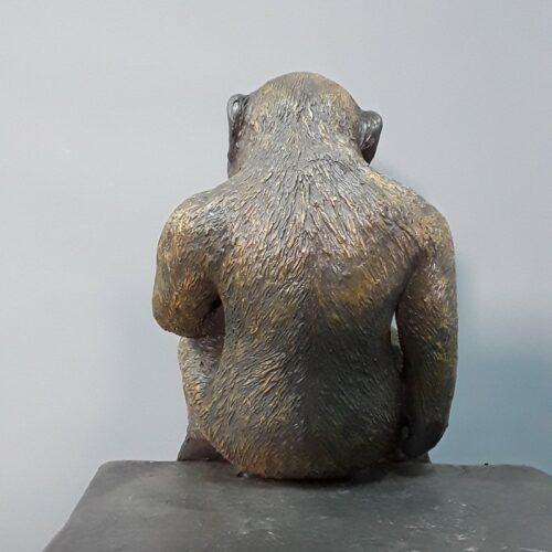 statue résine bébé gorille assis nlcdeco