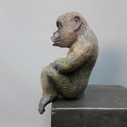 statuette résine bébé gorille assis nlcdeco