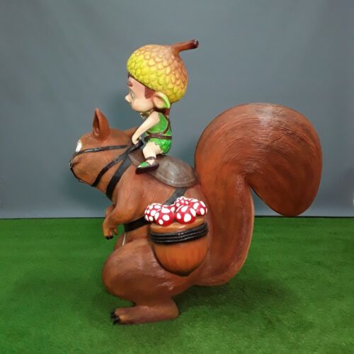 statue écureuil géant avec elfe nlcdeco