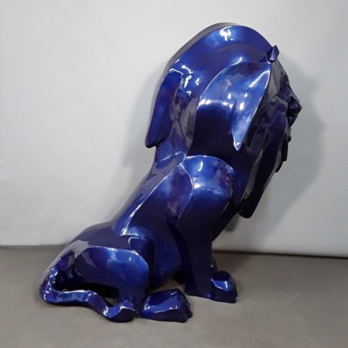Lion assis bleu roi aspect brillant nlcdeco
