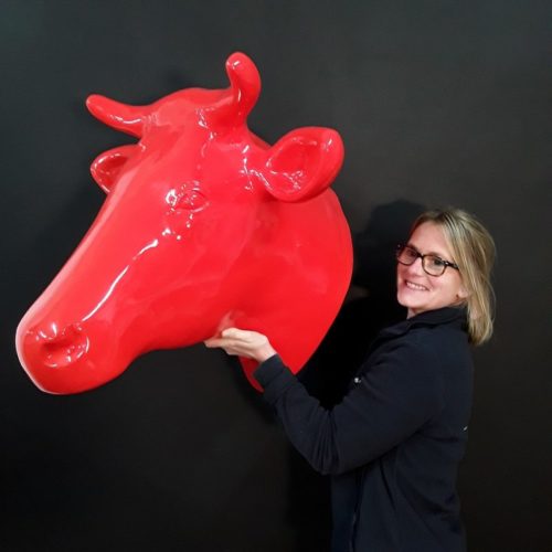 Trophée de vache décor mural moderne rouge nlcdeco