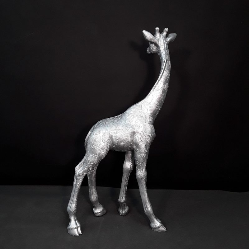 giraffe design in silver-colored resin nlcdeco