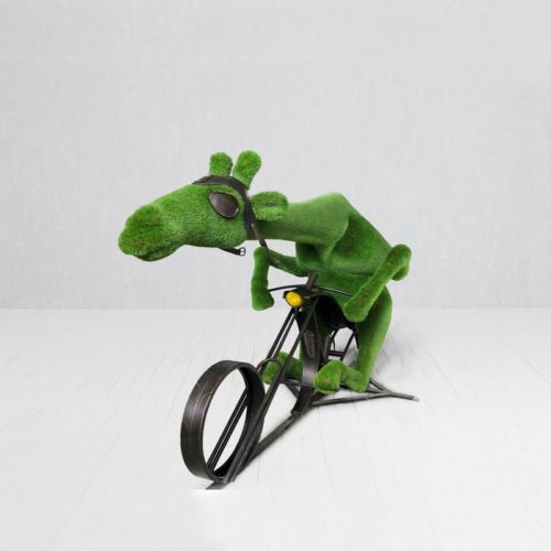 Art topiaire girafe sur une moto nlcdeco
