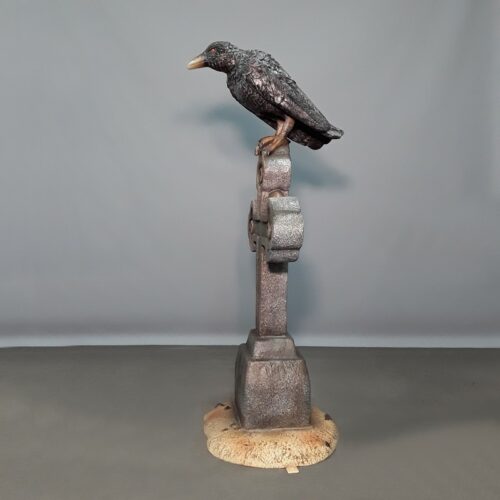 statue décorative corbeau sur le haut d'une tombe nlcdeco