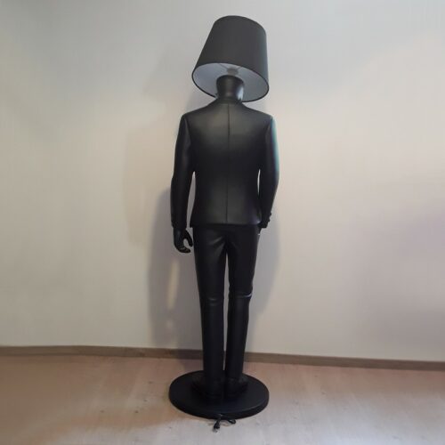 Statue homme costume noir luminaire nlcdeco