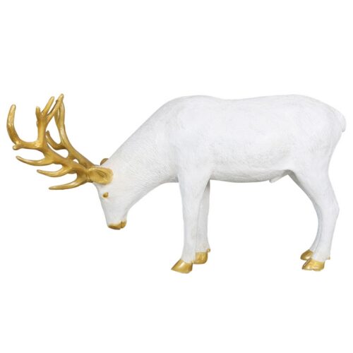 cerf géant thème noël sous la neige vue de coté