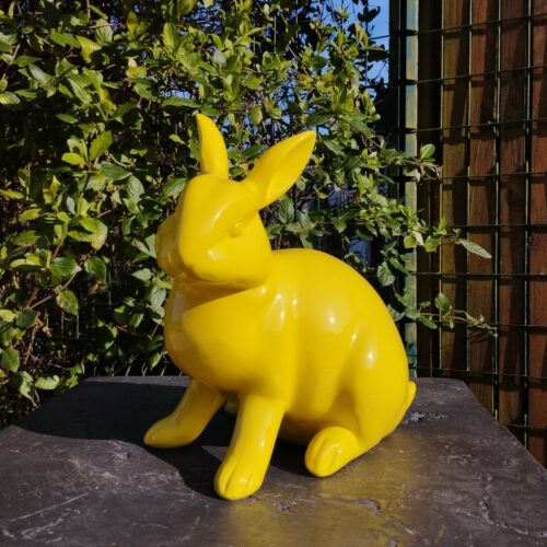 petit lapin assis couleur jaune nlcdeco