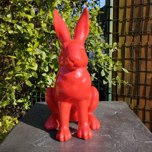 statue décorative lièvre assis rouge nlcdeco