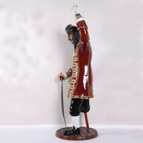 reproduction grandeur nature de capitaine pirate