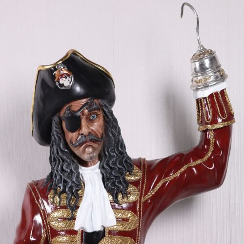 grand personnage pirate en résine
