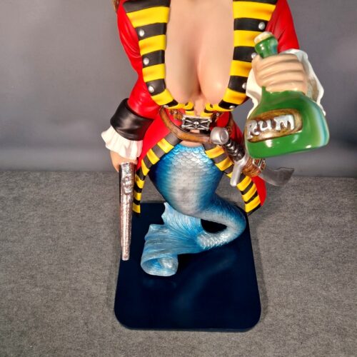 grand personnage sirène et pirate en résine