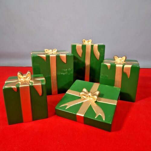 ensemble de cadeaux en 3d , décors géants de Noël