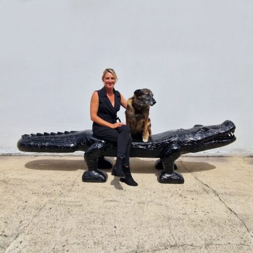 Banc en forme de crocodile en résine