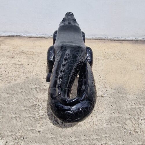 banc xxl en forme de crocodile en résine
