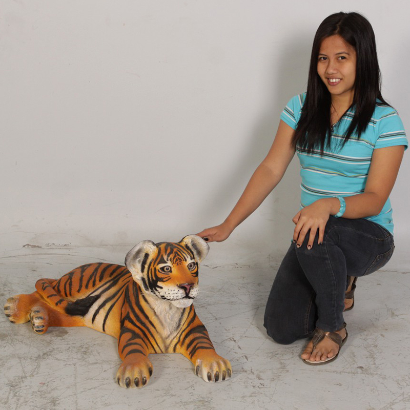 Bebe Tigre Couche Decors Figurines Et Animaux Exotiques Resine